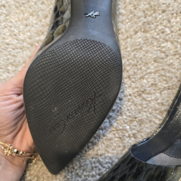 Kenneth Cole 925 Heels - Picture 5 of 8